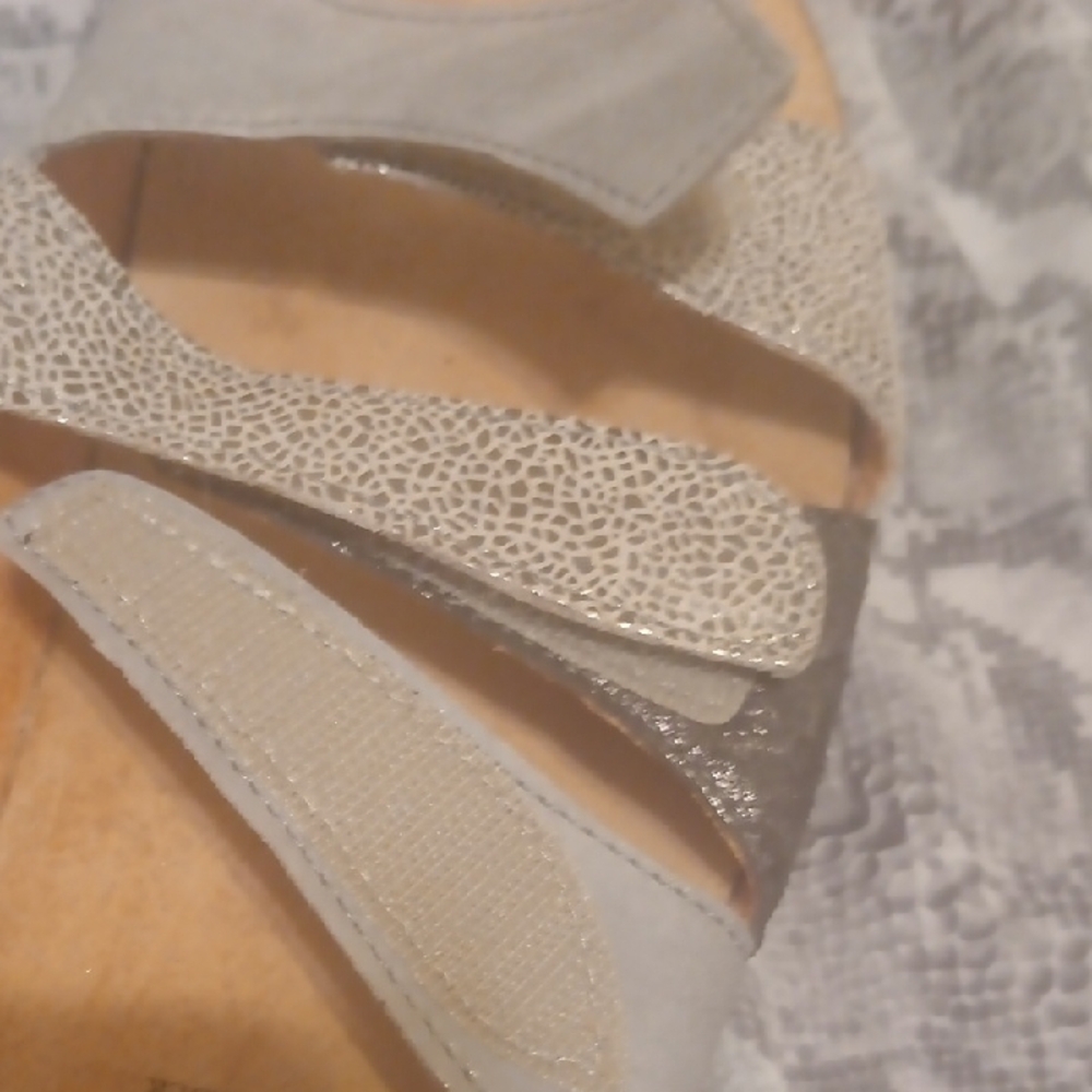 Think! Women's Three-Strap Slide Sandals in Gray and Silver - Picture 5 of 14